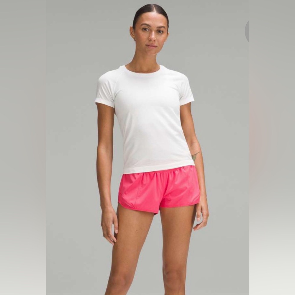 NWT Lululemon Hotty Hot 2.5” LR shorts pink Lip Gloss sz. 8 NEW